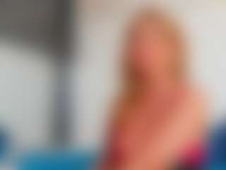 Live cam show with Karissia - Blonde Hair on SquirtSoMuch