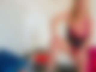 Live cam show with Karissia - Public Mature on Milf Play