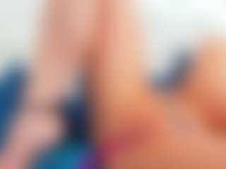Live cam show with Karissia - Gamer Mature on friskycurves.com