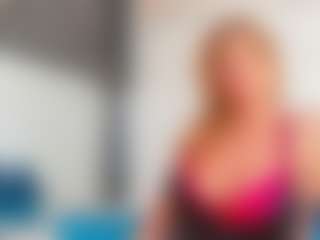 Live cam show with Karissia - Shaved Pussy MILF on friskycurves.com