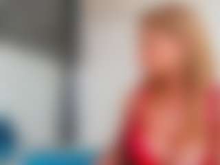 Live cam show with Karissia - Mature MILF on SxyPornLive