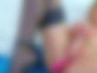 Live cam show with Karissia - Green Eyes on AdultVida.com