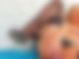 Live cam show with Karissia - Public Mature on AdultVida.com