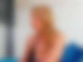 Live cam show with Karissia - Mature MILF on Free Soda