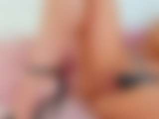Karissia MILF webcam performer live streaming