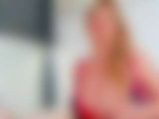 Live cam show with Karissia - Blonde Hair on AdultVida.com