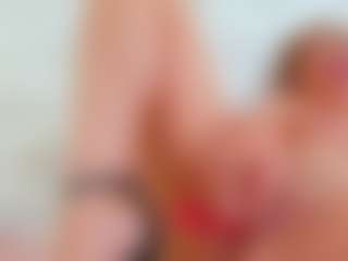 Karissia MILF webcam performer live streaming
