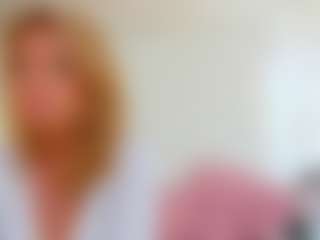Live cam show with Karissia - Big Ass on Strip Flash - Live Sex Shows