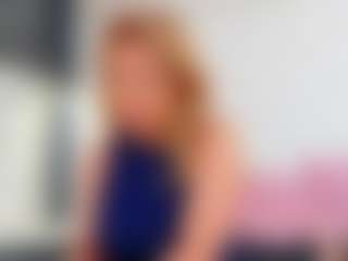 Karissia MILF webcam performer live streaming