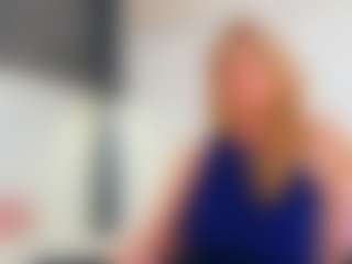 Karissia MILF webcam performer live streaming