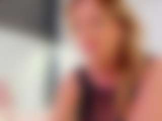 Karissia MILF webcam performer live streaming