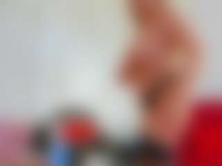 Live cam show with Karissia - Squirt Mature on Lustler