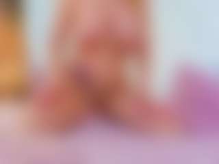 Live cam show with Karissia - Public MILF on CamwithHer