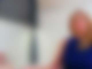 Live cam show with Karissia - Public MILF on Uber Horny