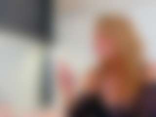 Live cam show with Karissia - Public Mature on Milfs Live