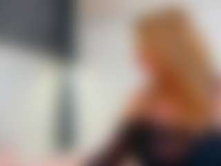 Live cam show with Karissia - Mature on StripNow