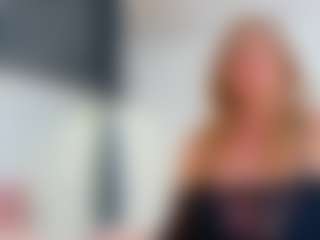 Live cam show with Karissia - Blonde Hair Middle Aged on https://playwithruby.com
