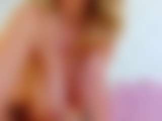 Live cam show with Karissia - Blonde Hair on AdultVida.com