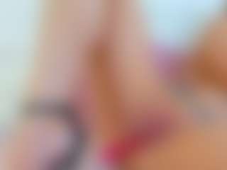 Live cam show with Karissia - Striptease MILF on slutload
