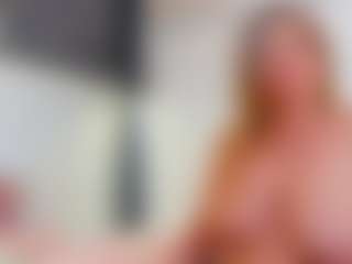 Live cam show with Karissia - Striptease MILF on Cam Slut