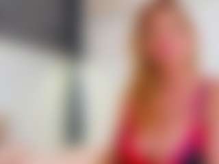 Live cam show with Karissia - Dildo Or Vibrator MILF on AdultVida.com