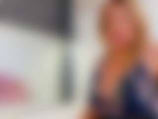 Live cam show with Karissia - Blonde Hair Curvy on Dare Cams