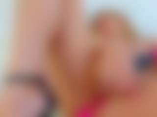 Karissia MILF webcam performer live streaming