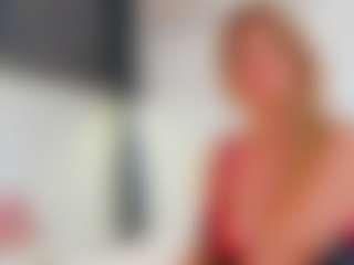 Karissia MILF webcam performer live streaming