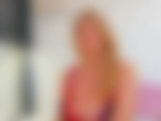 Karissia MILF webcam performer live streaming
