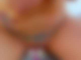 Live cam show with Karissia - Strip Mature on instabang