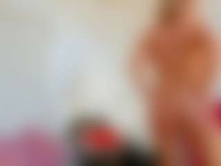 Live cam show with Karissia - Fingers on CamSodaAdn