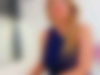 Live cam show with Karissia - Middle Aged on PervPlay.com