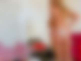 Live cam show with Karissia - Strip Mature on UwU Esports
