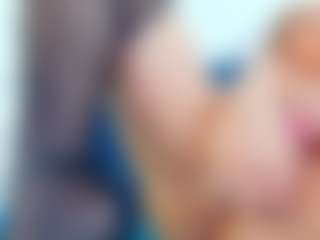 Live cam show with Karissia - Tittyfuck on AdultVida.com