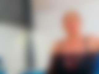 Live cam show with Karissia - Tittyfuck on StripNow