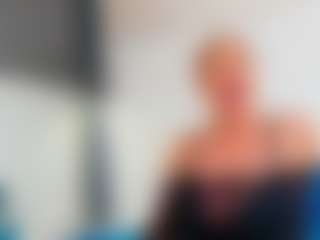 Live cam show with Karissia - Striptease on Camsoda