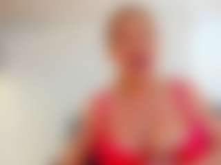 Live cam show with Karissia - Sexwebcam Mature on Gym Cam Girls