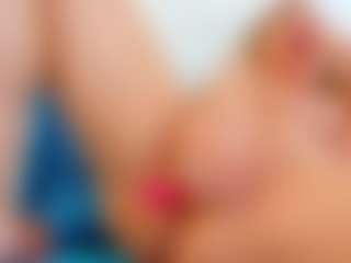 Live cam show with Karissia - Blonde Hair MILF on Lustler