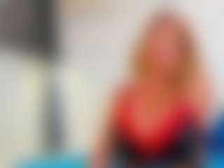 Modelka MILF Karissia nadaje na żywo