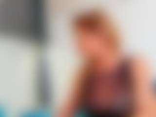 Karissia MILF webcam performer live streaming