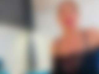 Live cam show with Karissia - Striptease on Camsoda