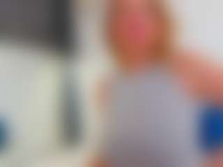 Live cam show with Karissia - Public Mature on liverealitysex.com