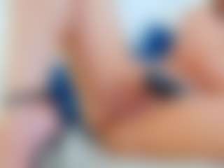 Live cam show with Karissia - Squirt MILF on CamClone
