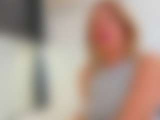 Live cam show with Karissia - Blonde Hair MILF on camgirlchat.live