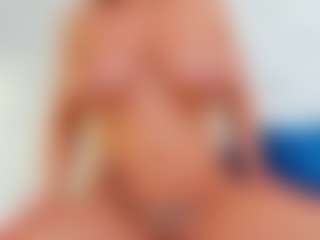 Karissia MILF webcam performer live streaming