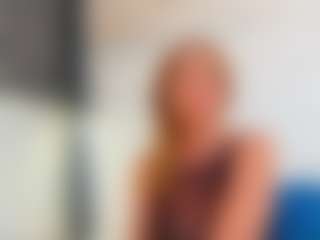 Live cam show with Karissia - Public MILF on Camsoda