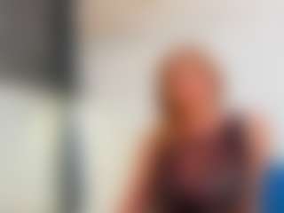 Live cam show with Karissia - Public MILF on Camsoda