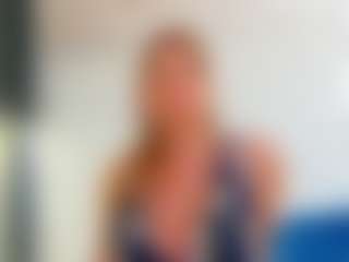 Karissia MILF webcam performer live streaming