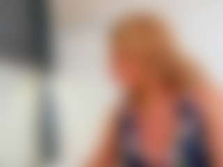 Karissia MILF webcam performer live streaming