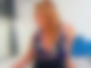 Live cam show with Karissia - Amateur Mature on Camsoda